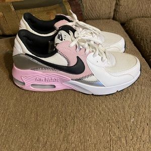 Women’s size 8 Nike Air Max